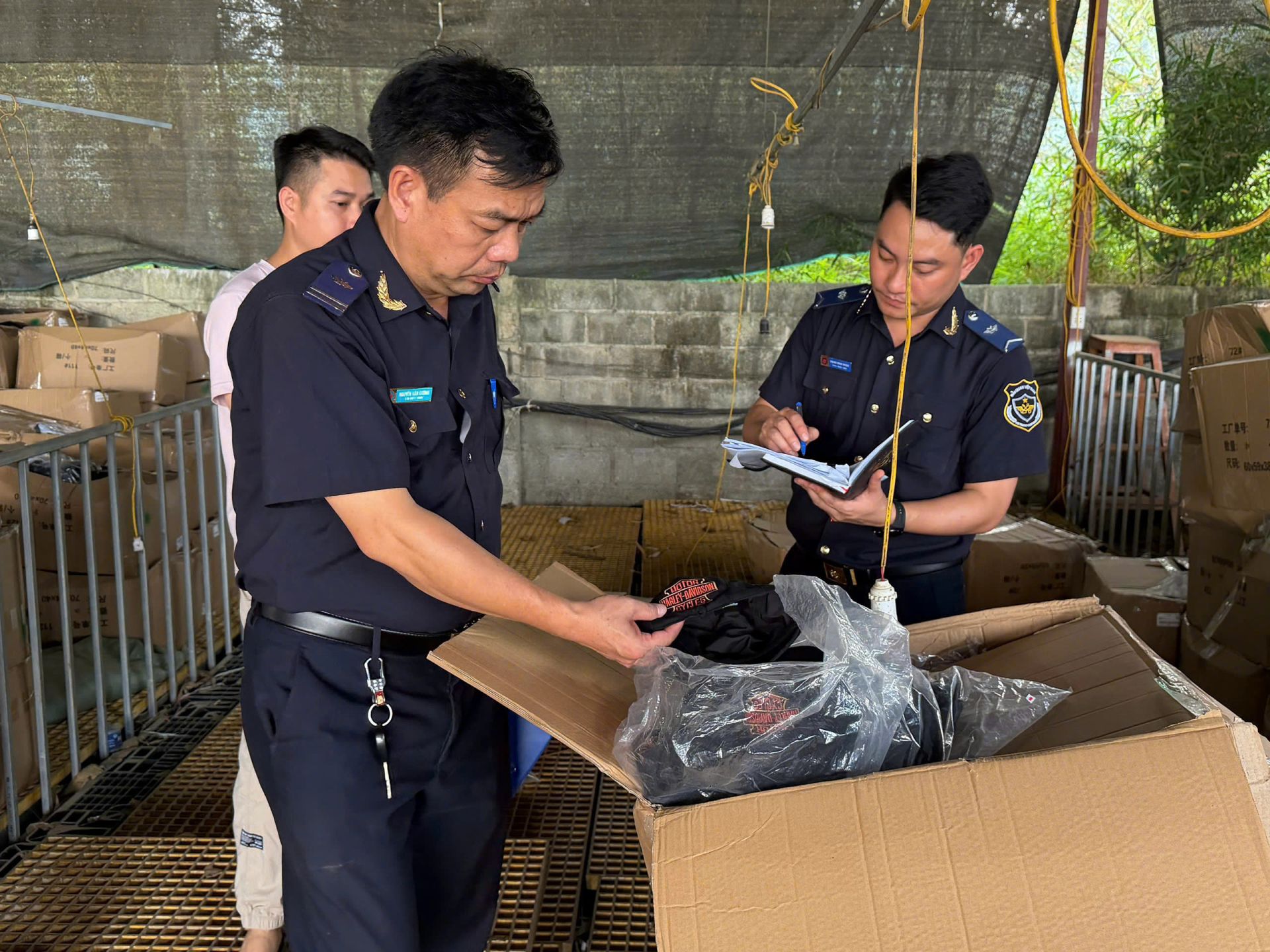 Lực lượng hải quan tiếp tục phát hiện nhiều hàng hóa vi phạm quyền sở hữu trí tuệ