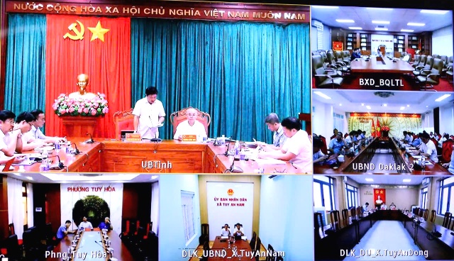 Cuộc họp được kết nối đến điểm cầu c&aacute;c x&atilde;, phường trong tỉnh