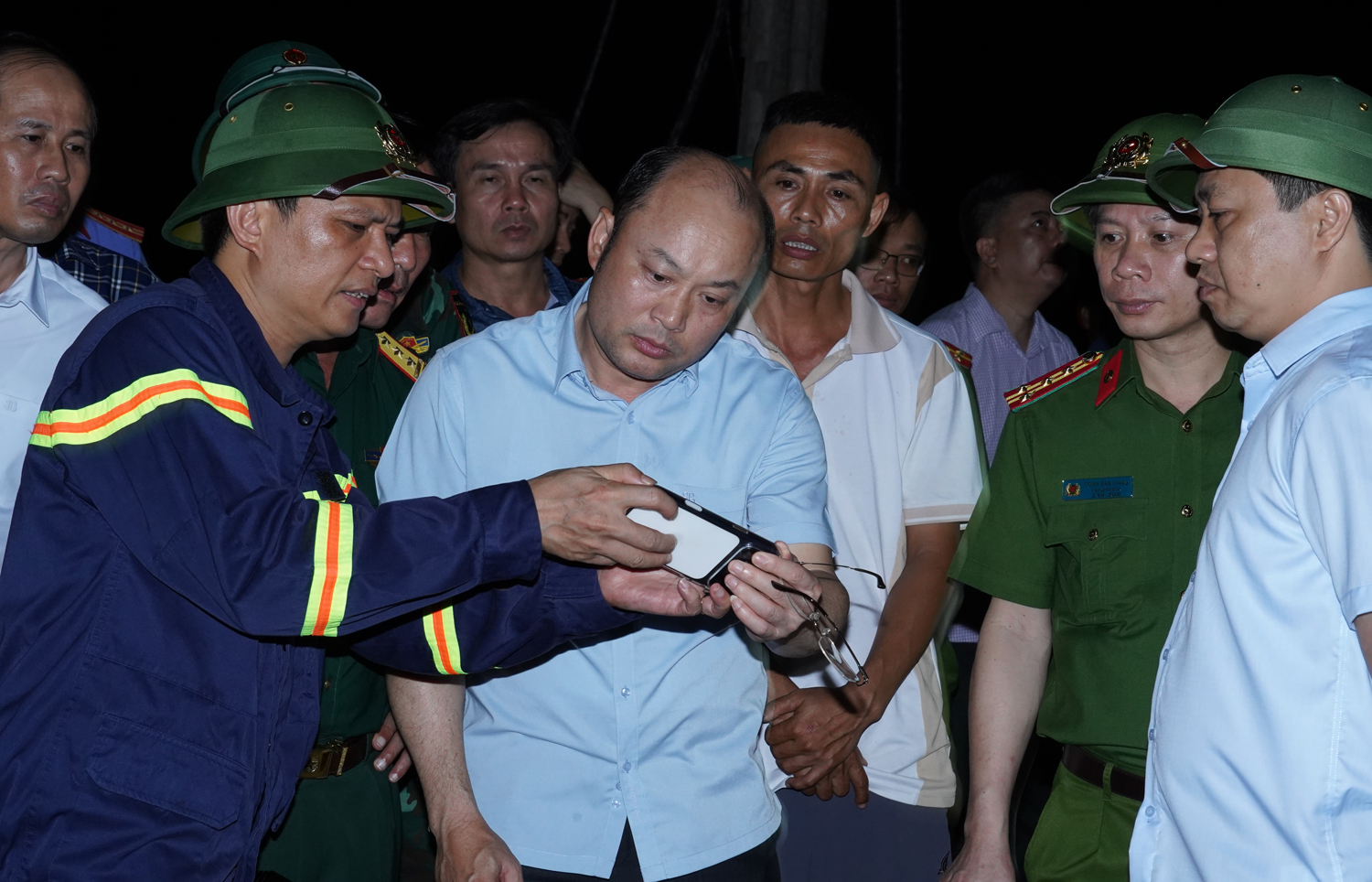 Đồng chí Cao Văn Cường, Phó Chủ tịch UBND tỉnh chỉ đạo trực tiếp tại hiện trường Đồng chí Cao Văn Cường, Phó Chủ tịch UBND tỉnh chỉ đạo trực tiếp tại hiện trường