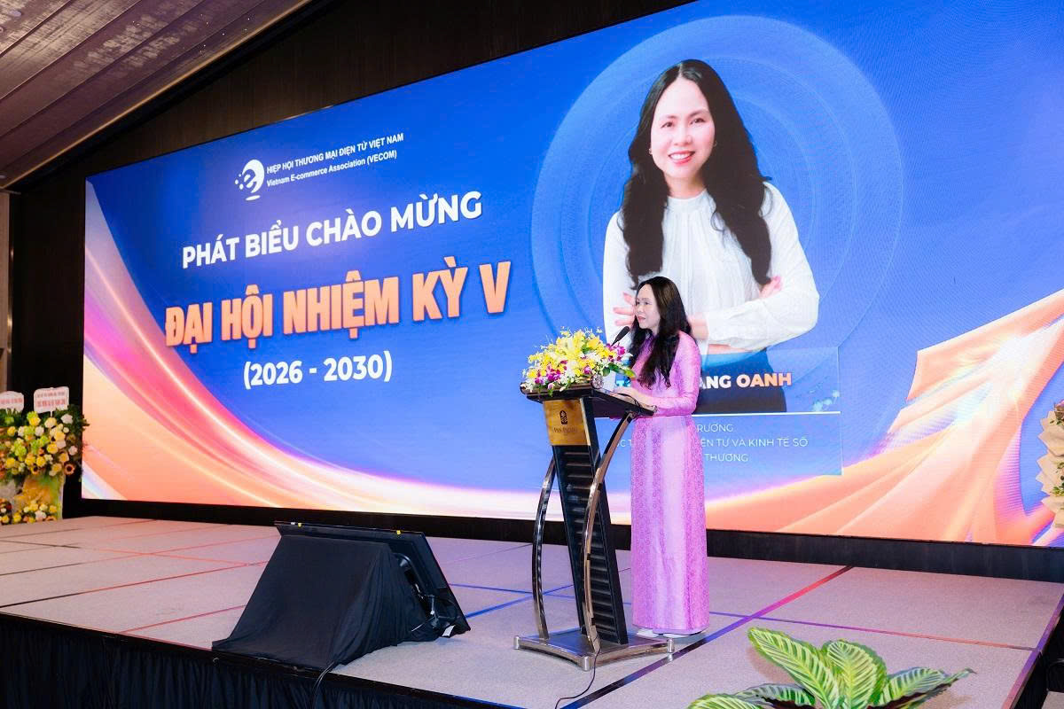 TS. Lê Hoàng Oanh, Cục trưởng Cục Thương mại điện tử và Kinh tế số (Bộ Công Thương) TS. Lê Hoàng Oanh, Cục trưởng Cục Thương mại điện tử và Kinh tế số (Bộ Công Thương)