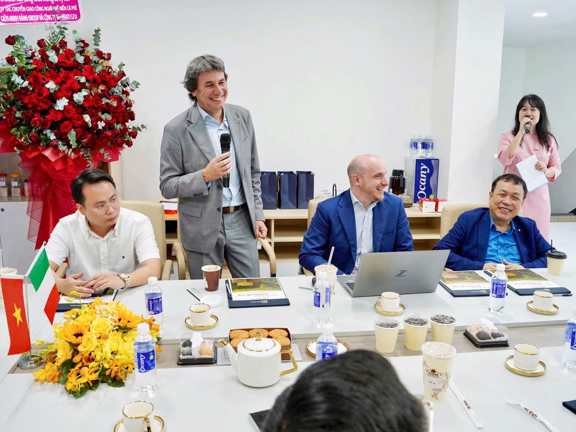 &Ocirc;ng Fabrizio Brambati, Chủ tịch Brambati S.p.A chia sẻ về định hướng hợp t&aacute;c c&ocirc;ng nghệ rang xay hiện đại d&agrave;nh cho dự &aacute;n chế biến c&agrave; ph&ecirc; của Minh Đăng Group tại Bu&ocirc;n Ma Thuột.