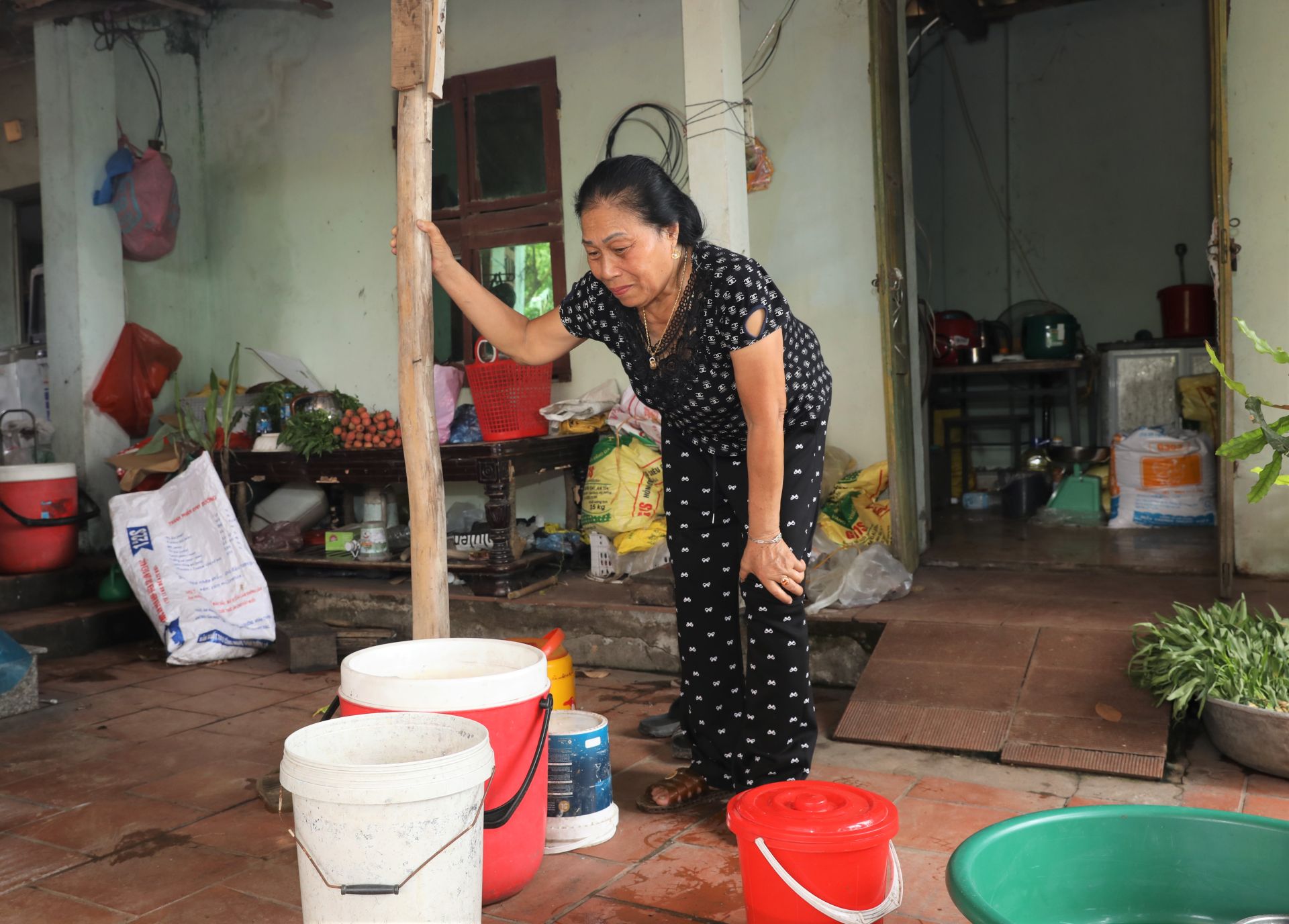 Bà Sửu thường xuyên bị bủn rủn chân tay nếu ăn không đúng bữa Bà Sửu thường xuyên bị bủn rủn chân tay nếu ăn không đúng bữa