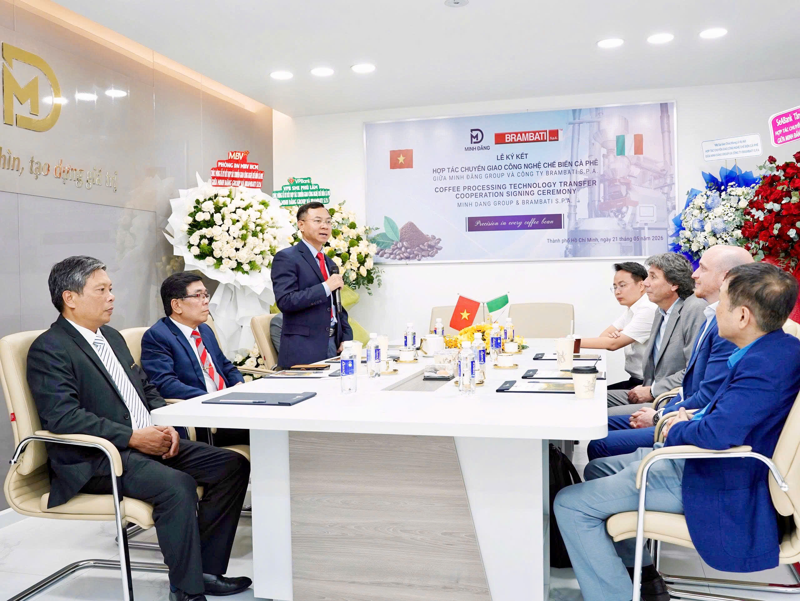 &Ocirc;ng Đ&agrave;o Đức Diễn, Tổng gi&aacute;m đốc Minh Đăng Group ph&aacute;t biểu tại lễ k&yacute; kết hợp t&aacute;c chiến lược c&ugrave;ng Brambati S.p.A, khẳng định định hướng ph&aacute;t triển Bazan Heritage Coffee theo ti&ecirc;u chuẩn quốc tế.