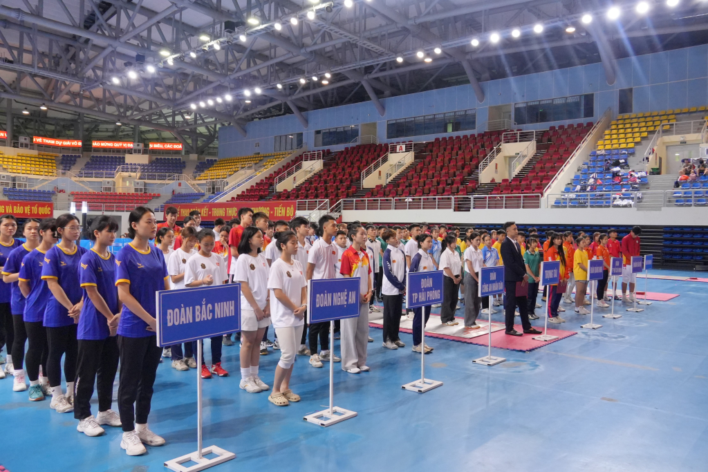 Giải năm nay thu hút hơn 160 vận động viên đến từ 8 đoàn thuộc các tỉnh, thành, ngành trên cả nước Giải năm nay thu hút hơn 160 vận động viên đến từ 8 đoàn thuộc các tỉnh, thành, ngành trên cả nước