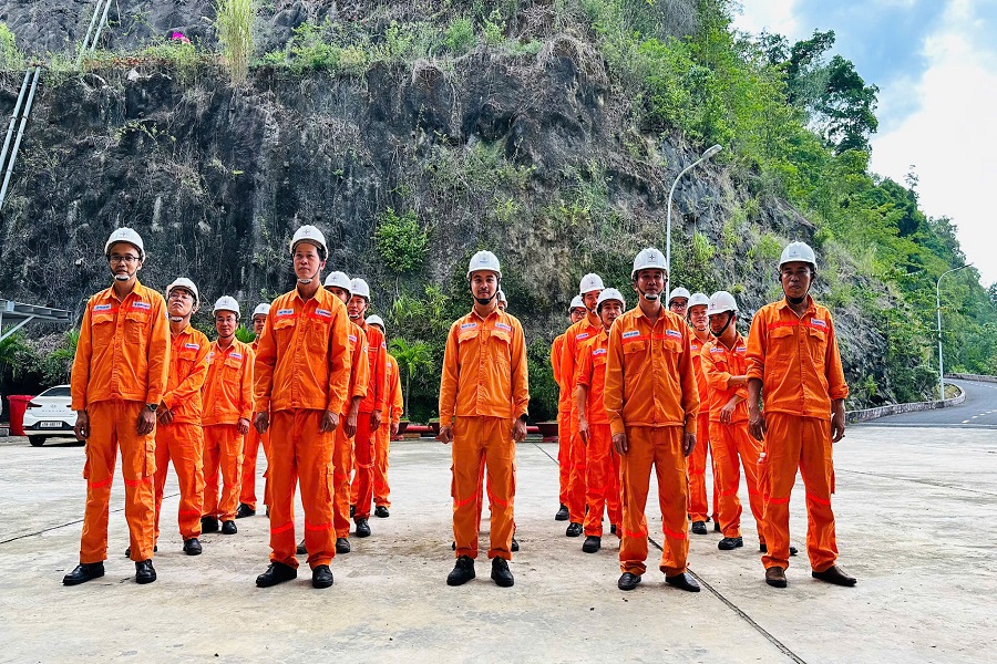Đội xung kích Phòng thủ dân sự Công ty tiến hành chuẩn bị diễn tập theo tình huống giả định Đội xung kích Phòng thủ dân sự Công ty tiến hành chuẩn bị diễn tập theo tình huống giả định