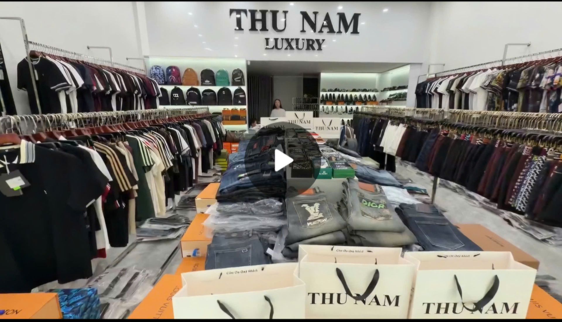 Hà Nội phát hiện gần 1.800 sản phẩm thời trang nghi giả mạo nhãn hiệu nổi tiếng Hà Nội phát hiện gần 1.800 sản phẩm thời trang nghi giả mạo nhãn hiệu nổi tiếng