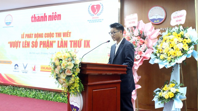 Ông Đoàn Phan Duy, đại diện đơn vị đồng hành cuộc thi viết "Vượt lên số phận" lần thứ IX Ông Đoàn Phan Duy, đại diện đơn vị đồng hành cuộc thi viết "Vượt lên số phận" lần thứ IX