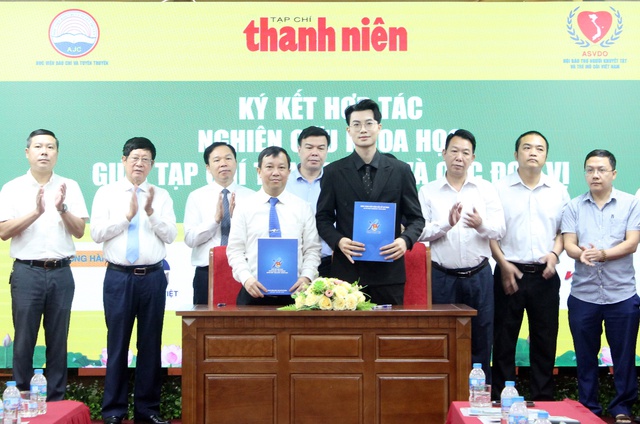 Nhà báo Nguyễn Toàn Thắng, Tổng biên tập Tạp chí Thanh niên ký kết hợp tác với đại diện BTC Nét đẹp sinh viên Nhà báo Nguyễn Toàn Thắng, Tổng biên tập Tạp chí Thanh niên ký kết hợp tác với đại diện BTC Nét đẹp sinh viên