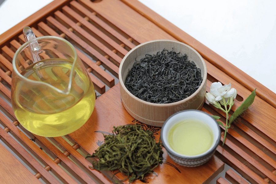 Tr&agrave; kh&ocirc;ng chỉ l&agrave; bảo tồn một th&oacute;i quen truyền thống m&agrave; c&ograve;n l&agrave; c&aacute;ch g&igrave;n giữ bản sắc, tinh thần v&agrave; chiều s&acirc;u văn h&oacute;a Việt Nam.