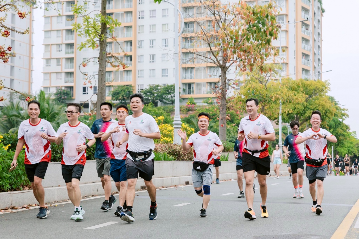 Những bước chạy đầy năng lượng của cán bộ, người lao động PVTrans thể hiện tinh thần “Khỏe để đồng hành - Khỏe để bứt phá - Khỏe để cùng PVTrans vượt sóng vươn xa” Những bước chạy đầy năng lượng của cán bộ, người lao động PVTrans thể hiện tinh thần “Khỏe để đồng hành - Khỏe để bứt phá - Khỏe để cùng PVTrans vượt sóng vươn xa”