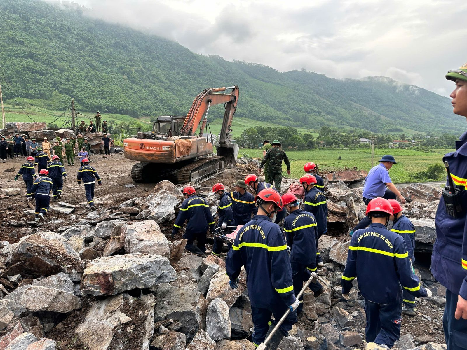 UBND tỉnh Thanh Hóa chỉ đạo khẩn trương làm rõ nguyên nhân vụ tai nạn lao động tại mỏ đá xã Cẩm Tú
