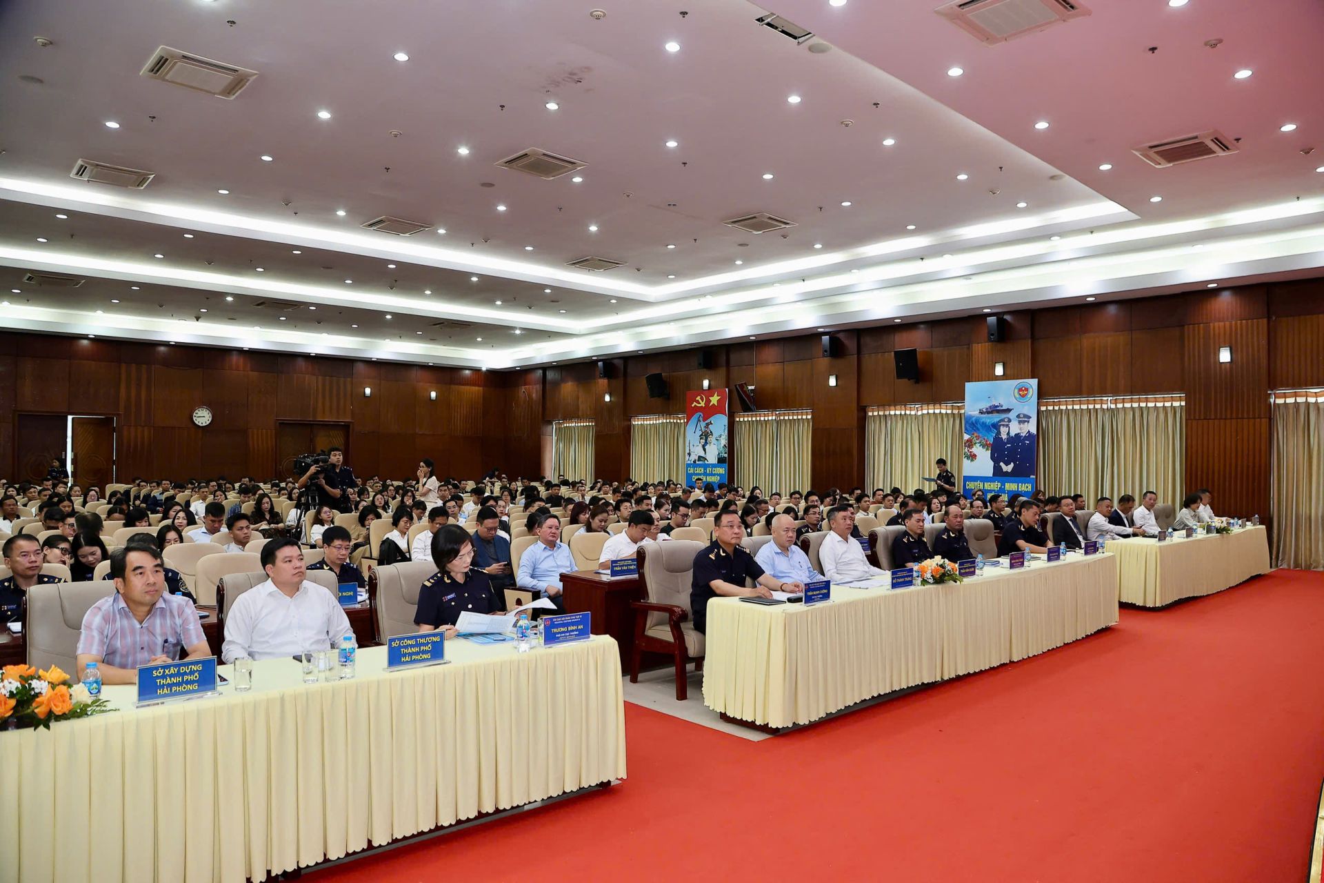 Đại biểu dự Hội nghị.