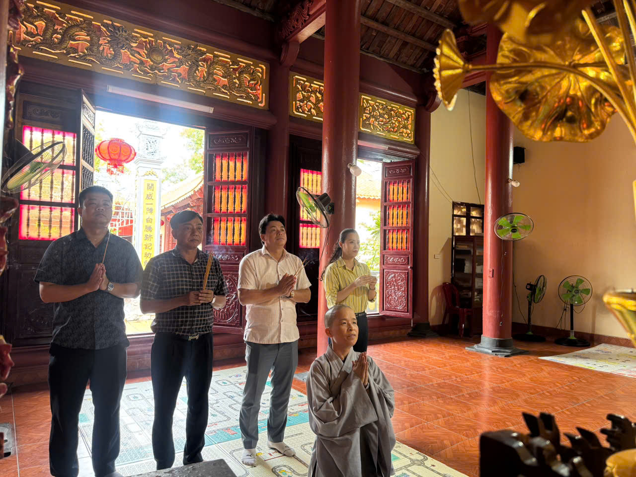 Đo&agrave;n c&ocirc;ng t&aacute;c số 2 do đồng ch&iacute; Đặng Xu&acirc;n Điện, Ph&oacute; B&iacute; thư Đảng ủy, Chủ tịch UBND phường l&agrave;m Trưởng đo&agrave;n.