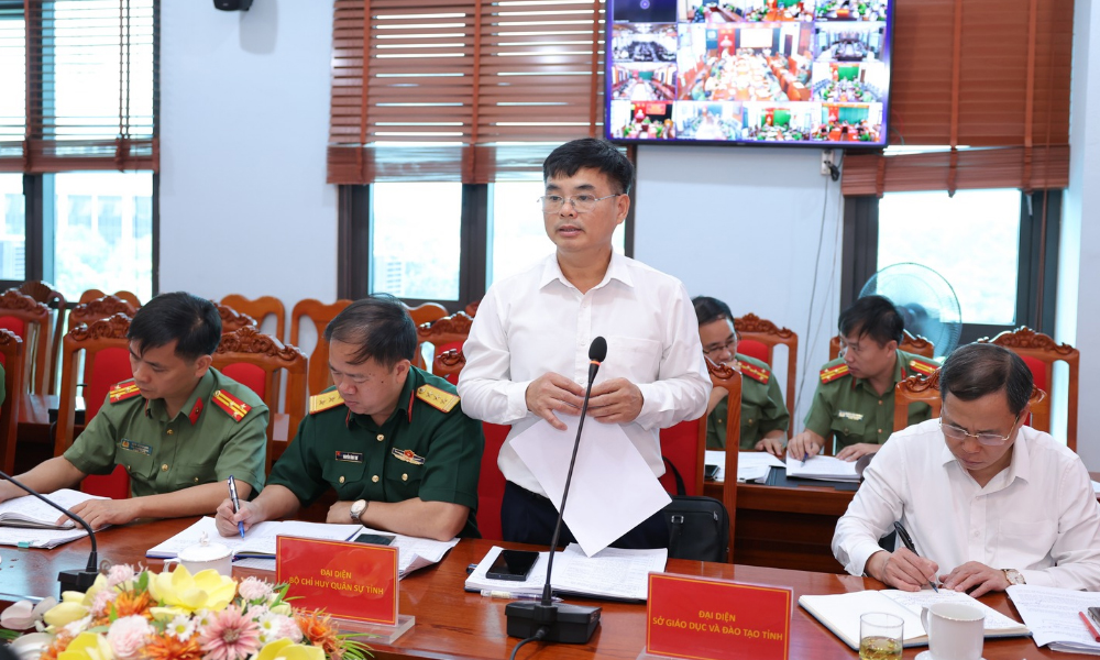 Đại diện phòng chuyên môn Sở Giáo dục và Đào tạo làm rõ những điểm mới trong quy chế thi. Đại diện phòng chuyên môn Sở Giáo dục và Đào tạo làm rõ những điểm mới trong quy chế thi.