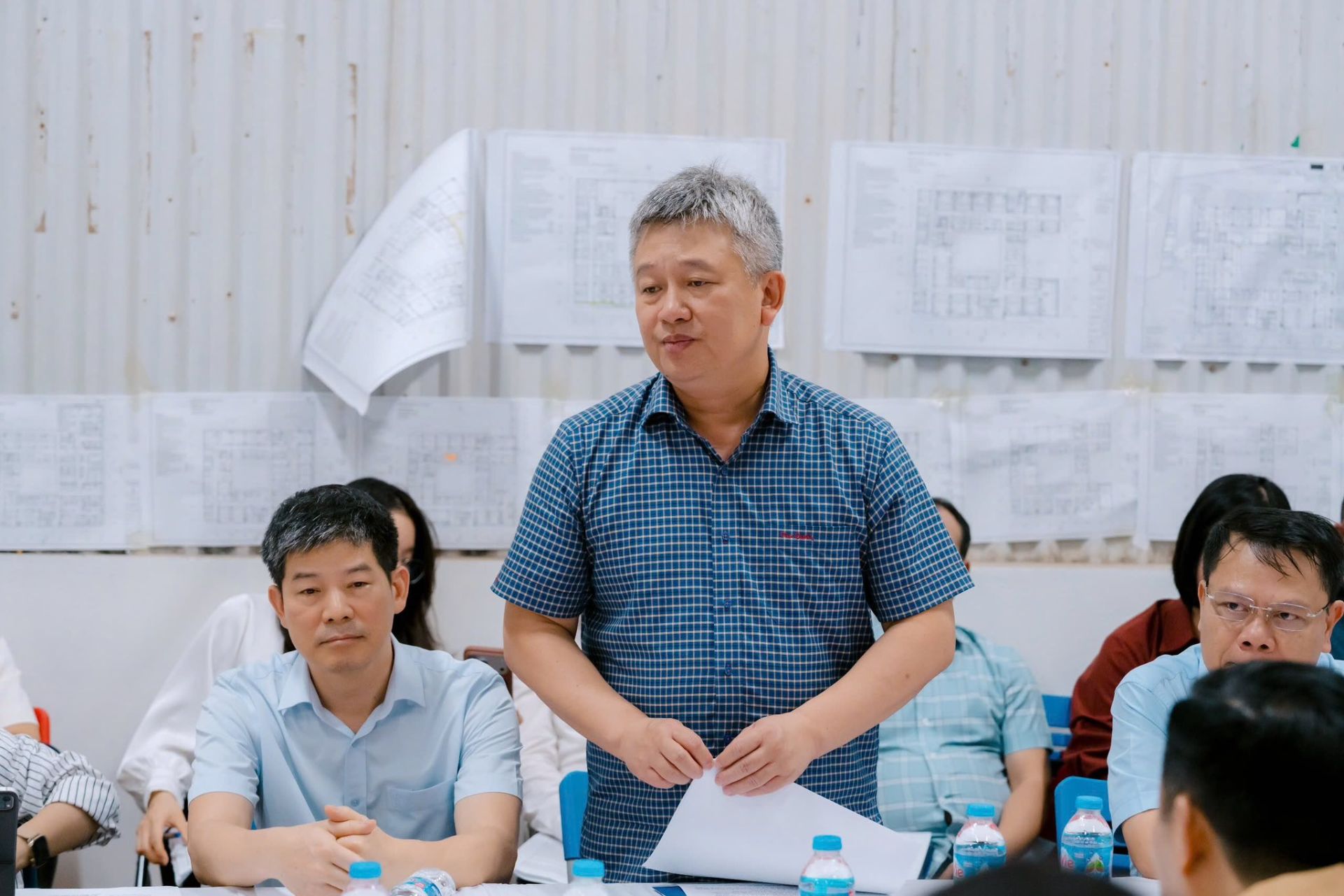 Đại diện đơn vị thi công báo cáo tiến độ triển khai Dự án Bệnh viện Tim Hà Nội cơ sở 2 tại buổi làm việc với đoàn công tác UBND TP Hà Nội. Đại diện đơn vị thi công báo cáo tiến độ triển khai Dự án Bệnh viện Tim Hà Nội cơ sở 2 tại buổi làm việc với đoàn công tác UBND TP Hà Nội.