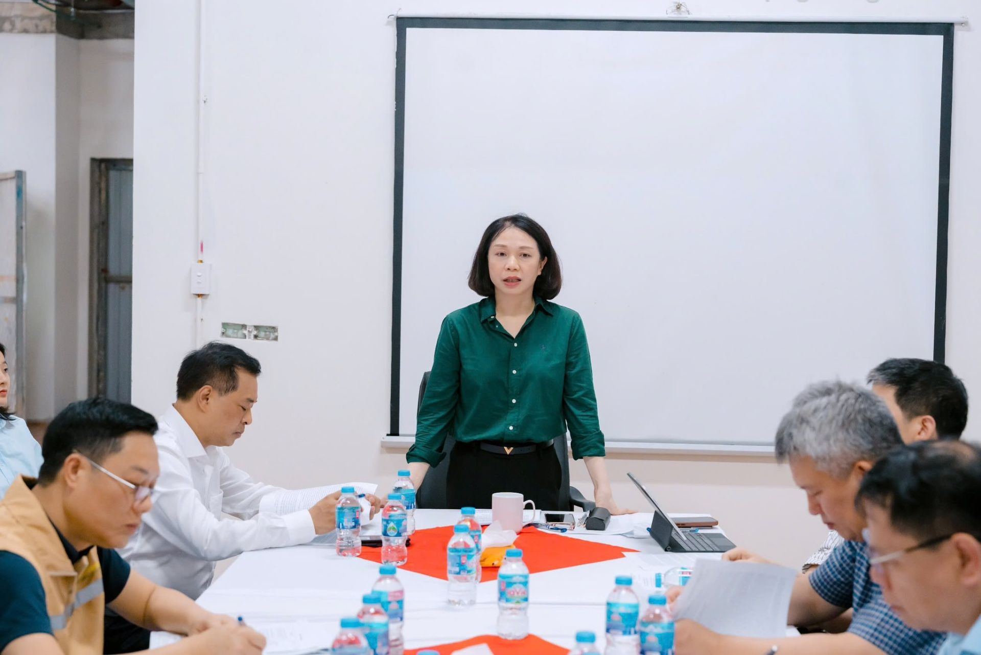 Phó Chủ tịch UBND TP Hà Nội Vũ Thu Hà làm việc với các sở, ngành và đơn vị liên quan về tiến độ triển khai Dự án Bệnh viện Tim Hà Nội cơ sở 2. Phó Chủ tịch UBND TP Hà Nội Vũ Thu Hà làm việc với các sở, ngành và đơn vị liên quan về tiến độ triển khai Dự án Bệnh viện Tim Hà Nội cơ sở 2.