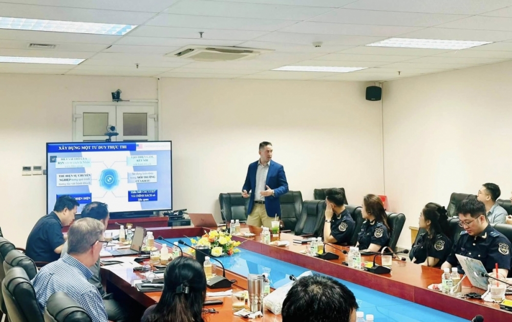 Quang cảnh Hội thảo nghiệp vụ về ngăn chặn bu&ocirc;n lậu h&agrave;ng h&oacute;a qua đường h&agrave;ng kh&ocirc;ng tại Hải quan cửa khẩu s&acirc;n bay quốc tế Nội B&agrave;i, Chi cục Hải quan khu vực I. Ảnh: CHQ