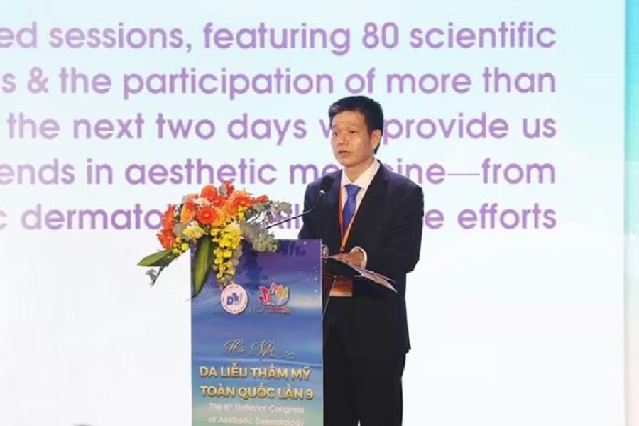 PGS.TS L&ecirc; Hữu Doanh - Gi&aacute;m đốc Bệnh viện Da liễu Trung ương ph&aacute;t biểu tại hội nghị.