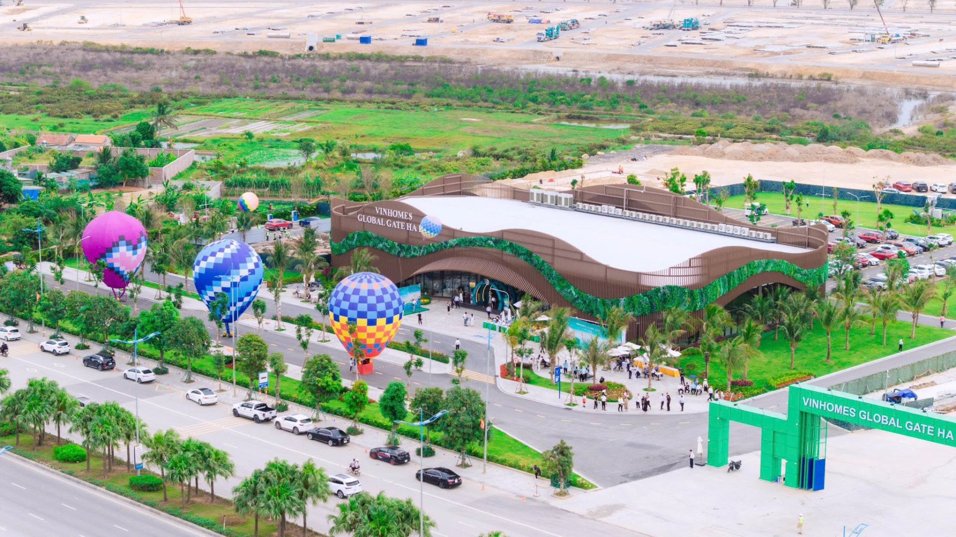 Si&ecirc;u đ&ocirc; thị Vinhomes Global Gate Hạ Long đang tạo ra h&agrave;ng ngh&igrave;n cơ hội việc l&agrave;m tại địa phương.