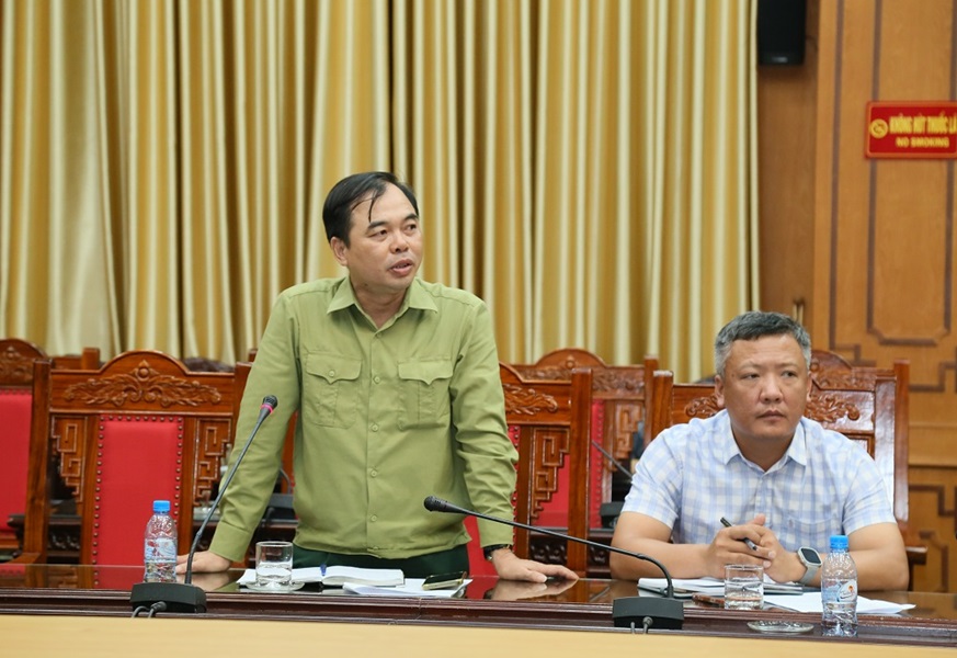 Đại diện đơn vị nh&agrave; thầu b&aacute;o c&aacute;o tại cuộc họp.