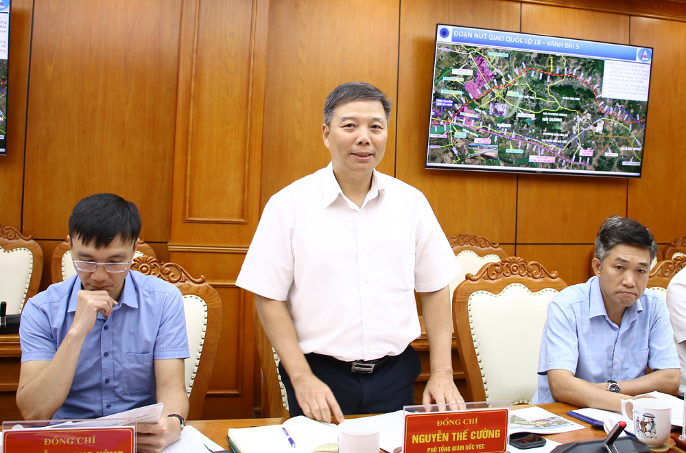 Đại diện lãnh đạo Tổng Công ty Đầu tư phát triển đường cao tốc Việt Nam trao đổi tại buổi làm việc về phương án đầu tư tuyến cao tốc Nội Bài - Bắc Ninh - Chí Linh Đại diện lãnh đạo Tổng Công ty Đầu tư phát triển đường cao tốc Việt Nam trao đổi tại buổi làm việc về phương án đầu tư tuyến cao tốc Nội Bài - Bắc Ninh - Chí Linh