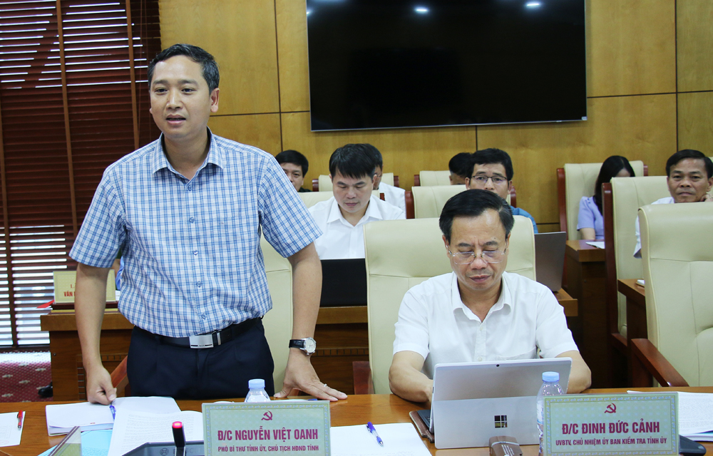 Đồng chí Nguyễn Việt Oanh, Phó Bí thư Tỉnh ủy, Chủ tịch HĐND tỉnh phát biểu tại buổi lam việc. Đồng chí Nguyễn Việt Oanh, Phó Bí thư Tỉnh ủy, Chủ tịch HĐND tỉnh phát biểu tại buổi lam việc.