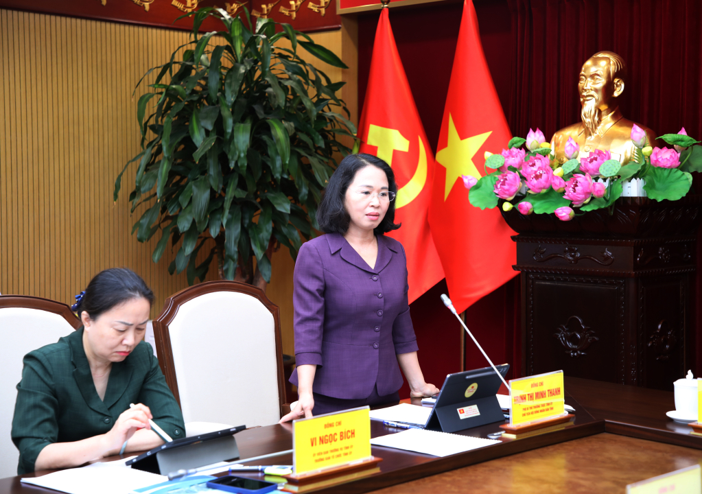 B&agrave; Trịnh Thị Minh Thanh, Ph&oacute; B&iacute; thư Thường trực Tỉnh ủy, Chủ tịch HĐND tỉnh Quảng Ninh, ph&aacute;t biểu tại buổi l&agrave;m việc