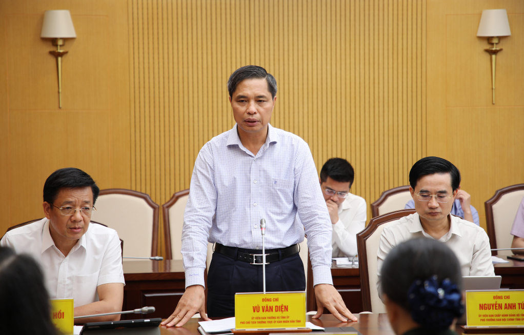 &Ocirc;ng Vũ Văn Diện, Ủy vi&ecirc;n BTV Tỉnh ủy, Ph&oacute; Chủ tịch Thường trực UBND tỉnh Quảng Ninh, ph&aacute;t biểu tại buổi l&agrave;m việc