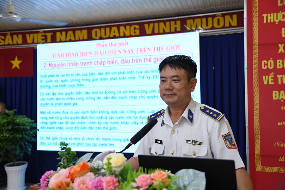 Thượng t&aacute; Vũ Th&aacute;i Anh - Ph&oacute; trưởng Ph&ograve;ng Ph&aacute;p luật - B&aacute;o c&aacute;o vi&ecirc;n Bộ tư lệnh V&ugrave;ng Cảnh s&aacute;t biển 3