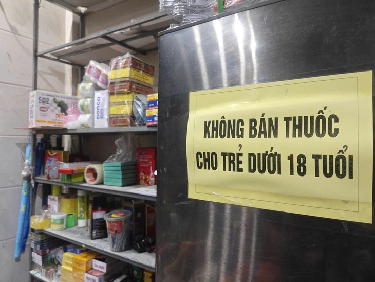 Bộ Y tế đề xuất cấm người sinh từ năm 2010 trở về sau mua v&agrave; sử dụng thuốc l&aacute; - Ảnh: DƯƠNG LIỄU