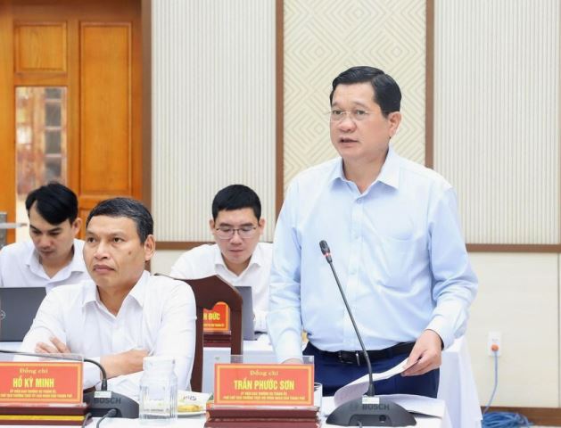 Ủy vi&ecirc;n thường vụ - Ph&oacute; Chủ tịch Thường trực HĐND TP. Đ&agrave; Nẵng Trần Phước Sơn ph&aacute;t biểu tại buổi l&agrave;m việc.