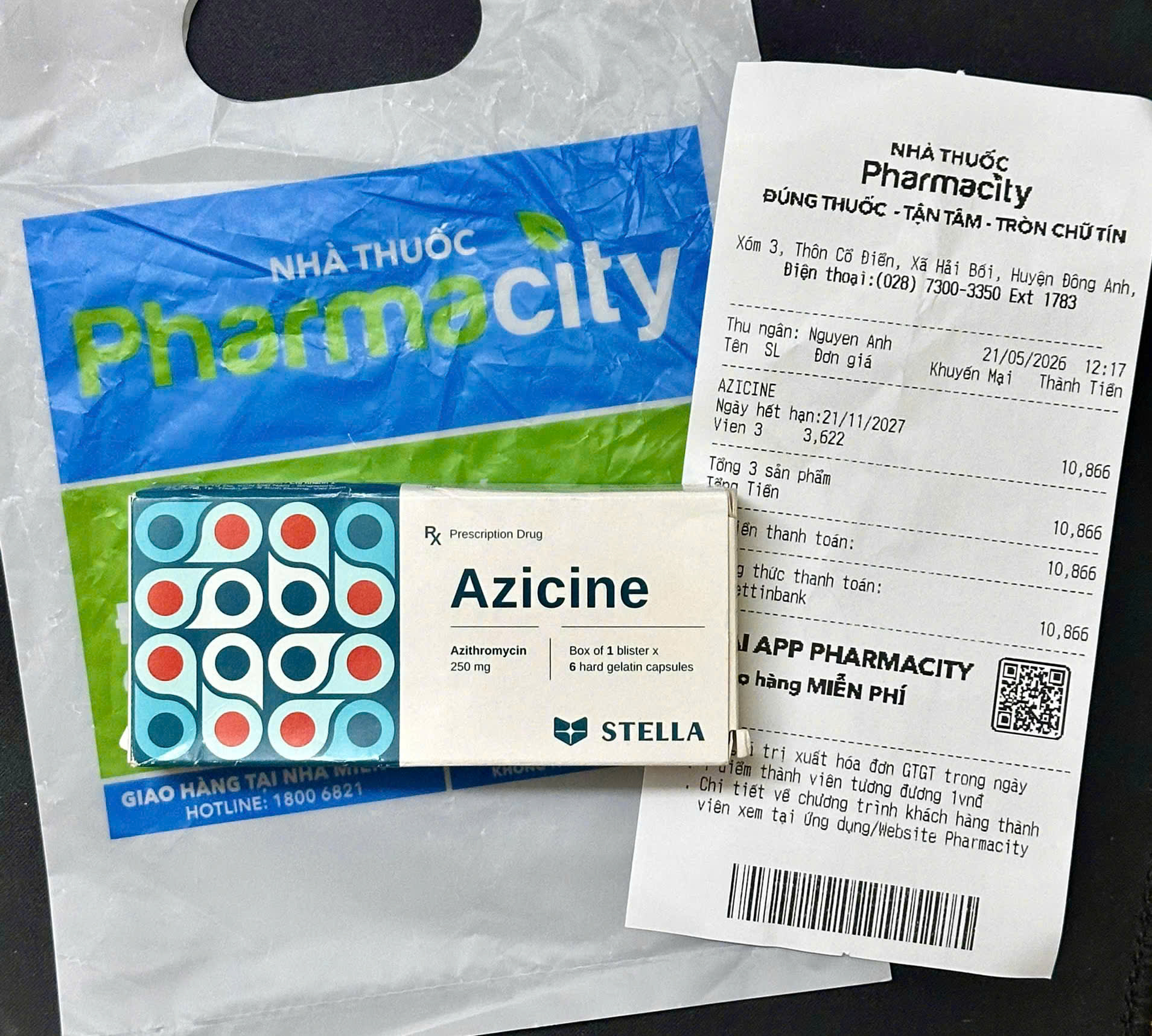 Vỏ thuốc Azicine có ghi rõ khuyến cáo “Prescripition Drug - Thuốc bán theo đơn” Vỏ thuốc Azicine có ghi rõ khuyến cáo “Prescripition Drug - Thuốc bán theo đơn”