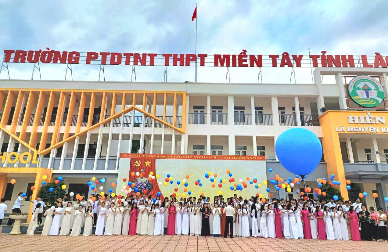 Lào Cai: Xúc động Lễ Tri ân và Trưởng thành của học sinh lớp 12 Trường PTDTNT THPT Miền Tây