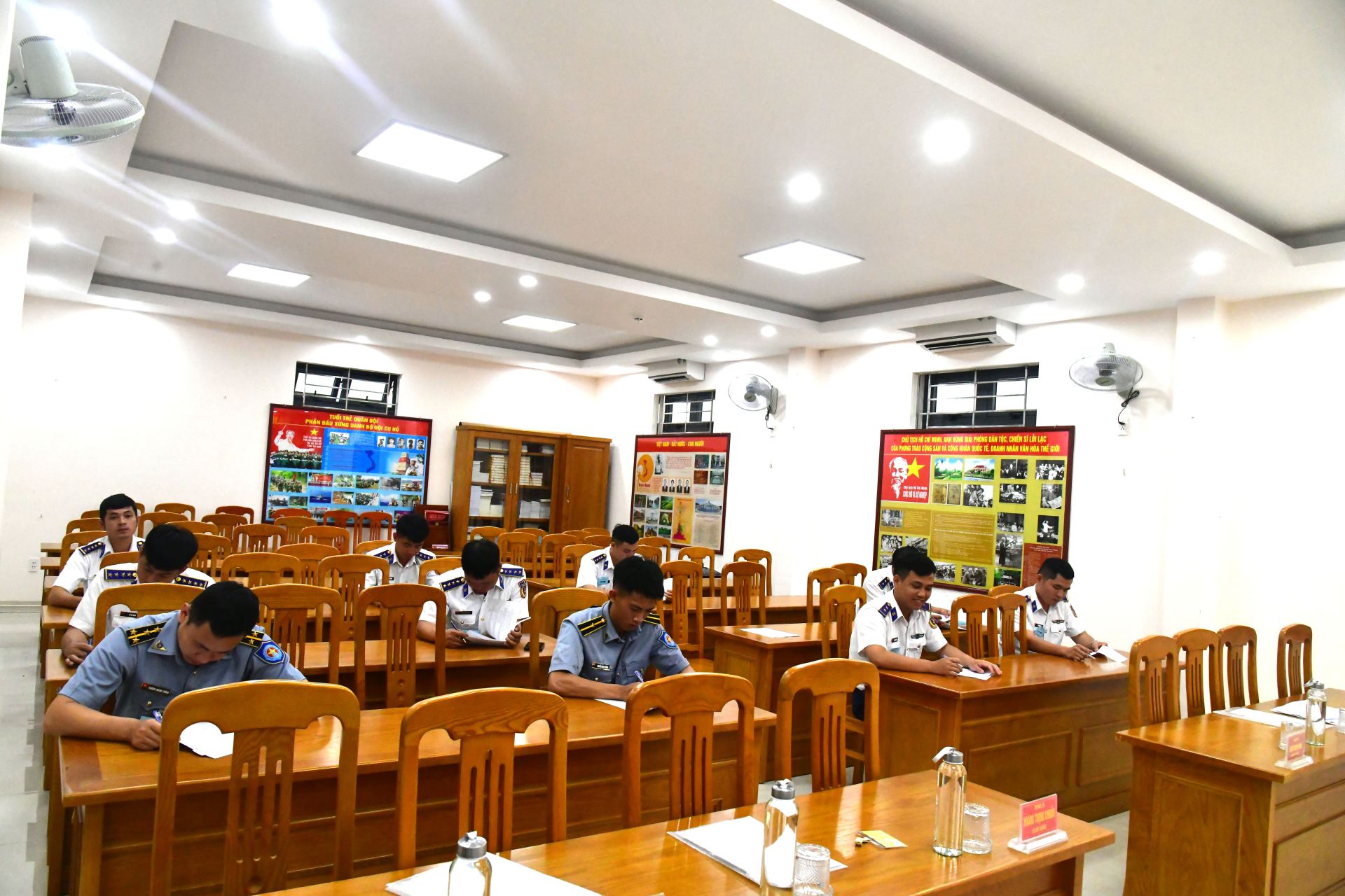 C&aacute;c th&iacute; sinh thực hiện phần thi l&yacute; thuyết