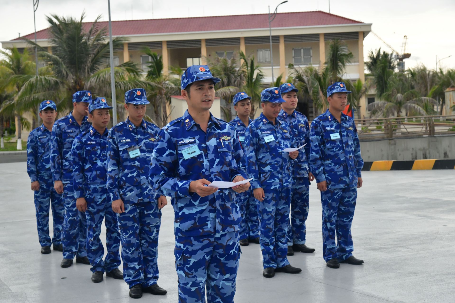 C&aacute;c th&iacute; sinh thực hiện phần thi l&yacute; thuyết.
