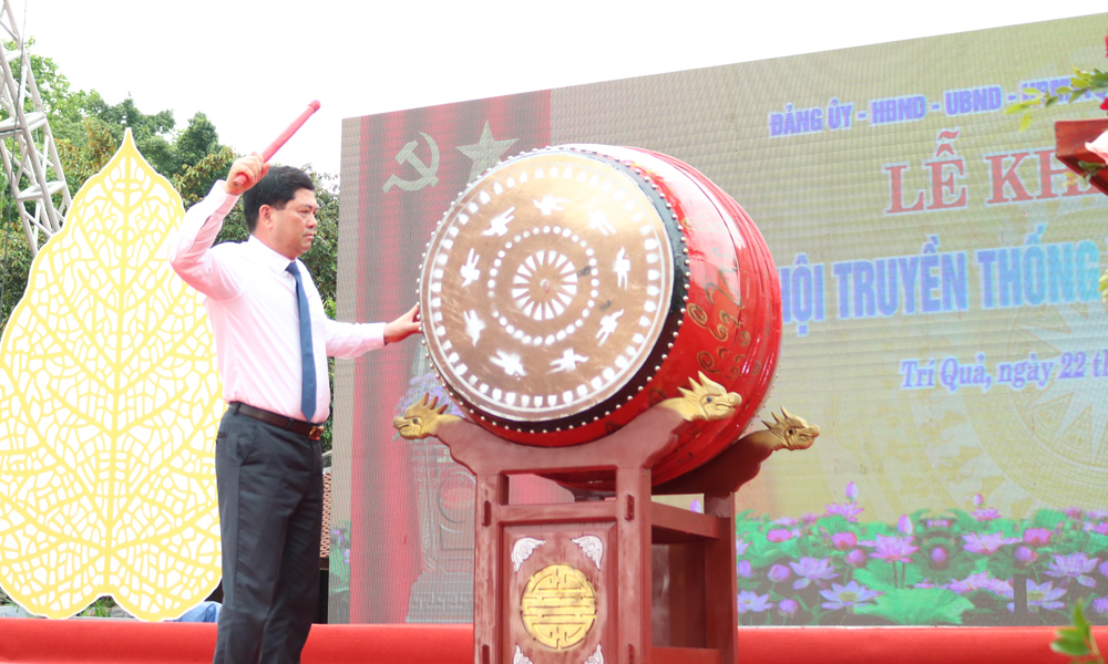 Bí thư Tỉnh ủy Nguyễn Hồng Thái đánh trống khai hội chùa Dâu năm 2026. Bí thư Tỉnh ủy Nguyễn Hồng Thái đánh trống khai hội chùa Dâu năm 2026.