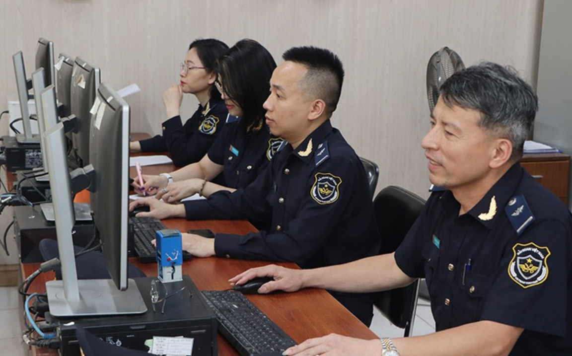 Hoạt động nghiệp vụ của công chức Hải quan cửa khẩu quốc tế Cầu Treo, Chi cục Hải quan khu vực XI. Ảnh: BHT Hoạt động nghiệp vụ của công chức Hải quan cửa khẩu quốc tế Cầu Treo, Chi cục Hải quan khu vực XI. Ảnh: BHT