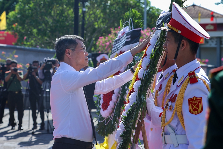 Thủ tướng Lê Minh Hưng dự lễ truy điệu và an táng hài cốt liệt sĩ tại tỉnh Quảng Trị