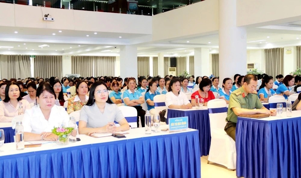 Các đại biểu tham dự hội nghị Các đại biểu tham dự hội nghị
