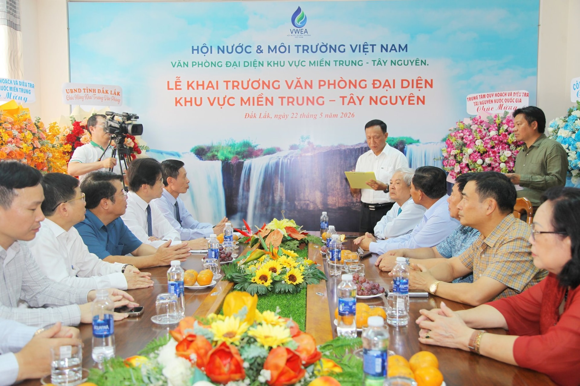 TS. Tống Ngọc Thanh - Phó Chủ tịch kiêm Tổng Thư ký Hội đã công bố Quyết định thành lập Văn phòng đại diện tại khu vực miền Trung - Tây Nguyên và Quyết định bổ nhiệm trưởng văn phòng TS. Tống Ngọc Thanh - Phó Chủ tịch kiêm Tổng Thư ký Hội đã công bố Quyết định thành lập Văn phòng đại diện tại khu vực miền Trung - Tây Nguyên và Quyết định bổ nhiệm trưởng văn phòng
