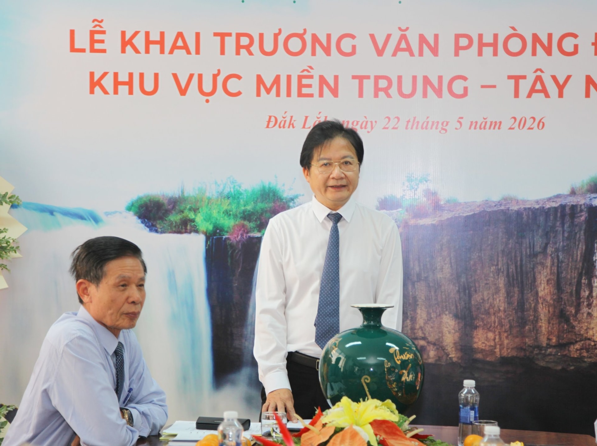 Ông Nguyễn Hoài Dương, Trưởng Văn phòng đại diện khu vực miền Trung – Tây Nguyên của Hội Nước và Môi trường Việt Nam phát biểu nhận nhiệm vụ Ông Nguyễn Hoài Dương, Trưởng Văn phòng đại diện khu vực miền Trung – Tây Nguyên của Hội Nước và Môi trường Việt Nam phát biểu nhận nhiệm vụ