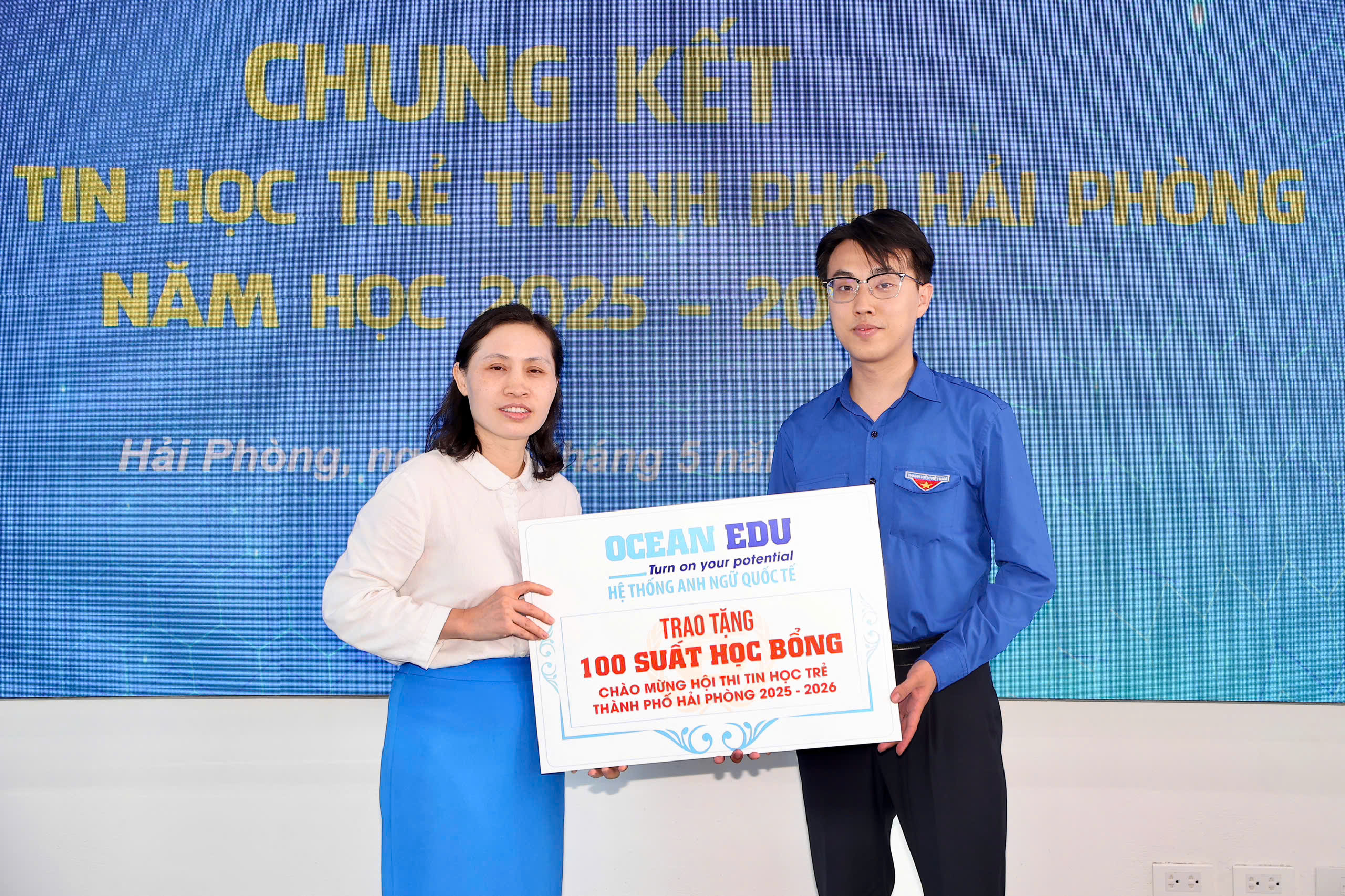 Hệ thống Anh ngữ quốc tế OCEAN EDU đ&atilde; trao 100 suất học bổng để ch&agrave;o mừng Hội thi.