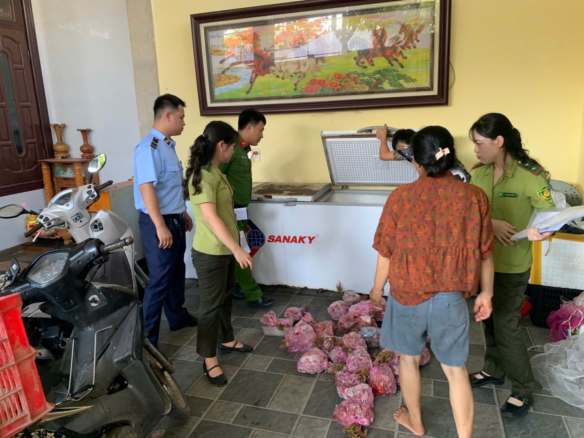 Thanh Hóa: Phát hiện, thu giữ gần 300 cá thể cò hương cấp đông