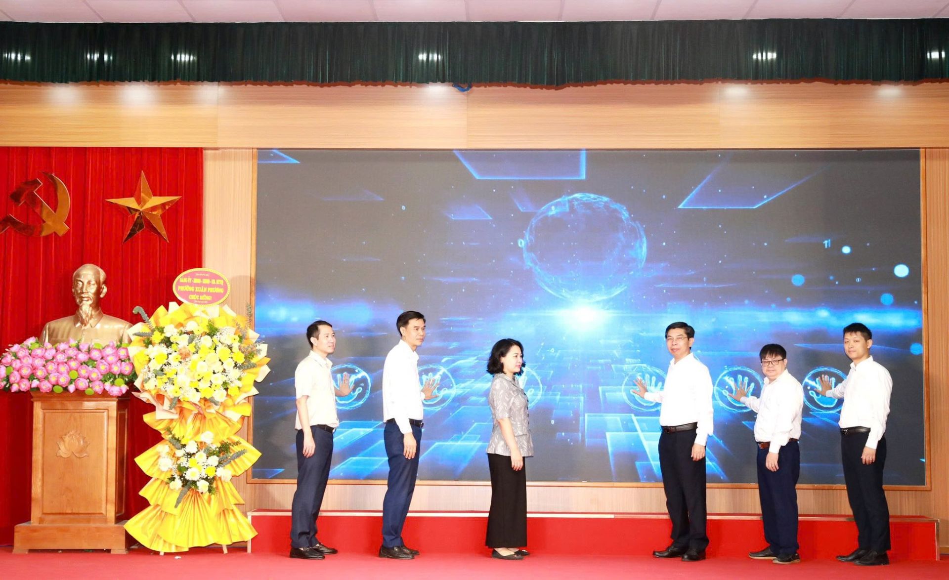 Hà Nội: Phường Xuân Phương triển khai livestream giải đáp thủ tục hành chính