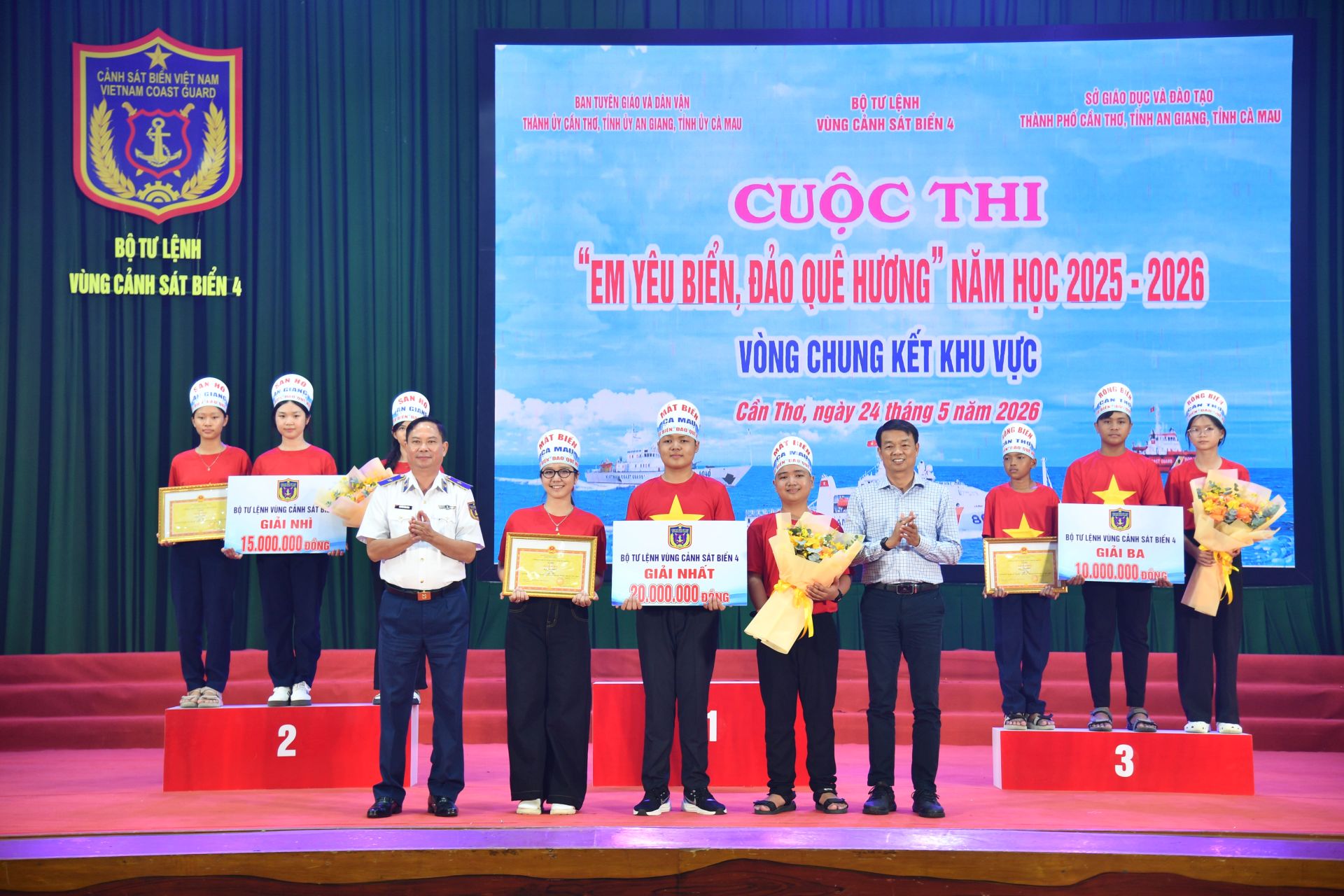 Đội thi “Mắt Biển” của tỉnh Cà Mau xuất sắc giành giải Nhất Vòng chung kết khu vực Cuộc thi “Em yêu biển, đảo quê hương” năm 2026. Đội thi “Mắt Biển” của tỉnh Cà Mau xuất sắc giành giải Nhất Vòng chung kết khu vực Cuộc thi “Em yêu biển, đảo quê hương” năm 2026.