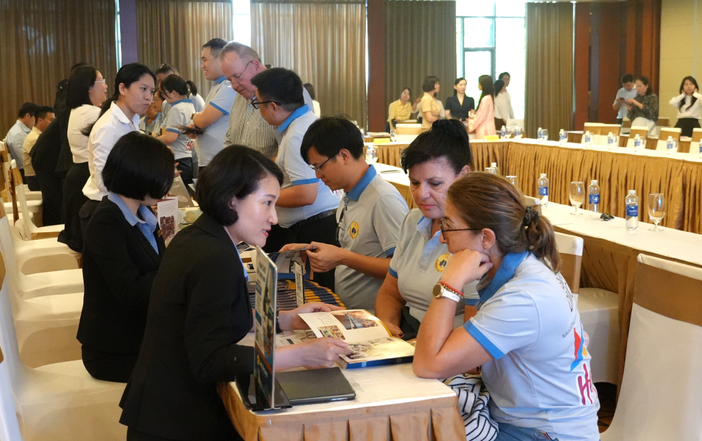 Đoàn famtrip Úc khảo sát các dịch vụ, điểm đến tiêu biểu của Quảng Ninh