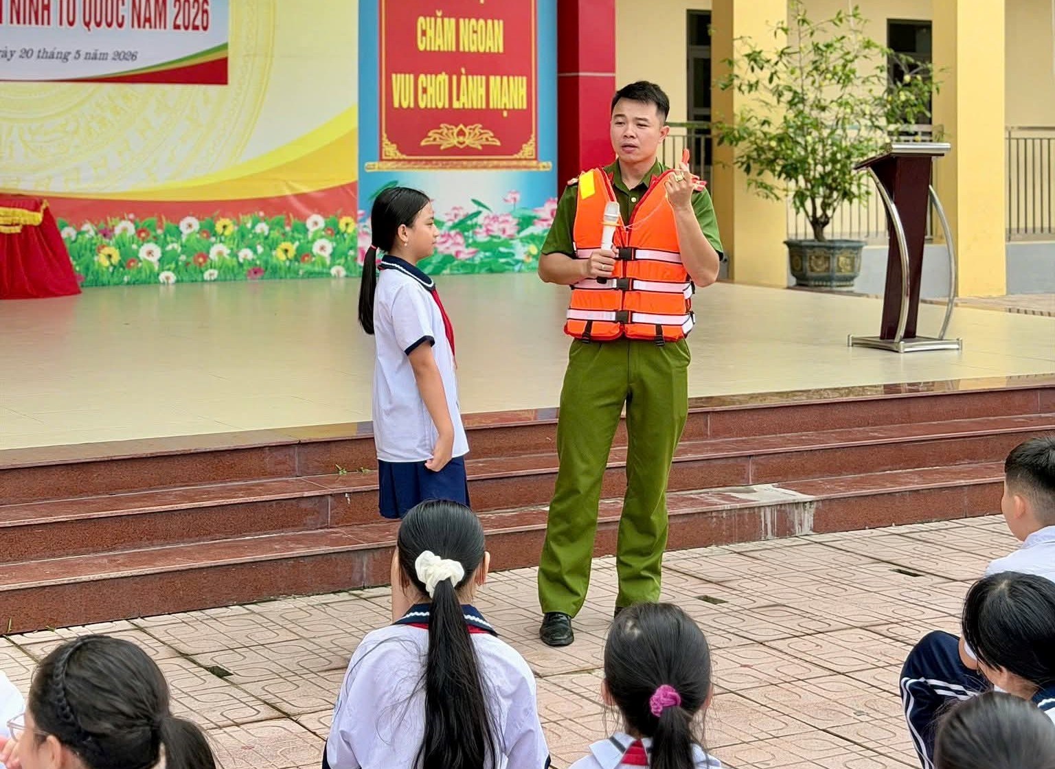 Công an phường Thủy Nguyên: Tuyên truyền phòng chống đuối nước, bắt cóc cho M88 Casino, Nổ Hũ, Bắn Cá trường tiểu học Dương Quan. Công an phường Thủy Nguyên: Tuyên truyền phòng chống đuối nước, bắt cóc cho M88 Casino, Nổ Hũ, Bắn Cá trường tiểu học Dương Quan.