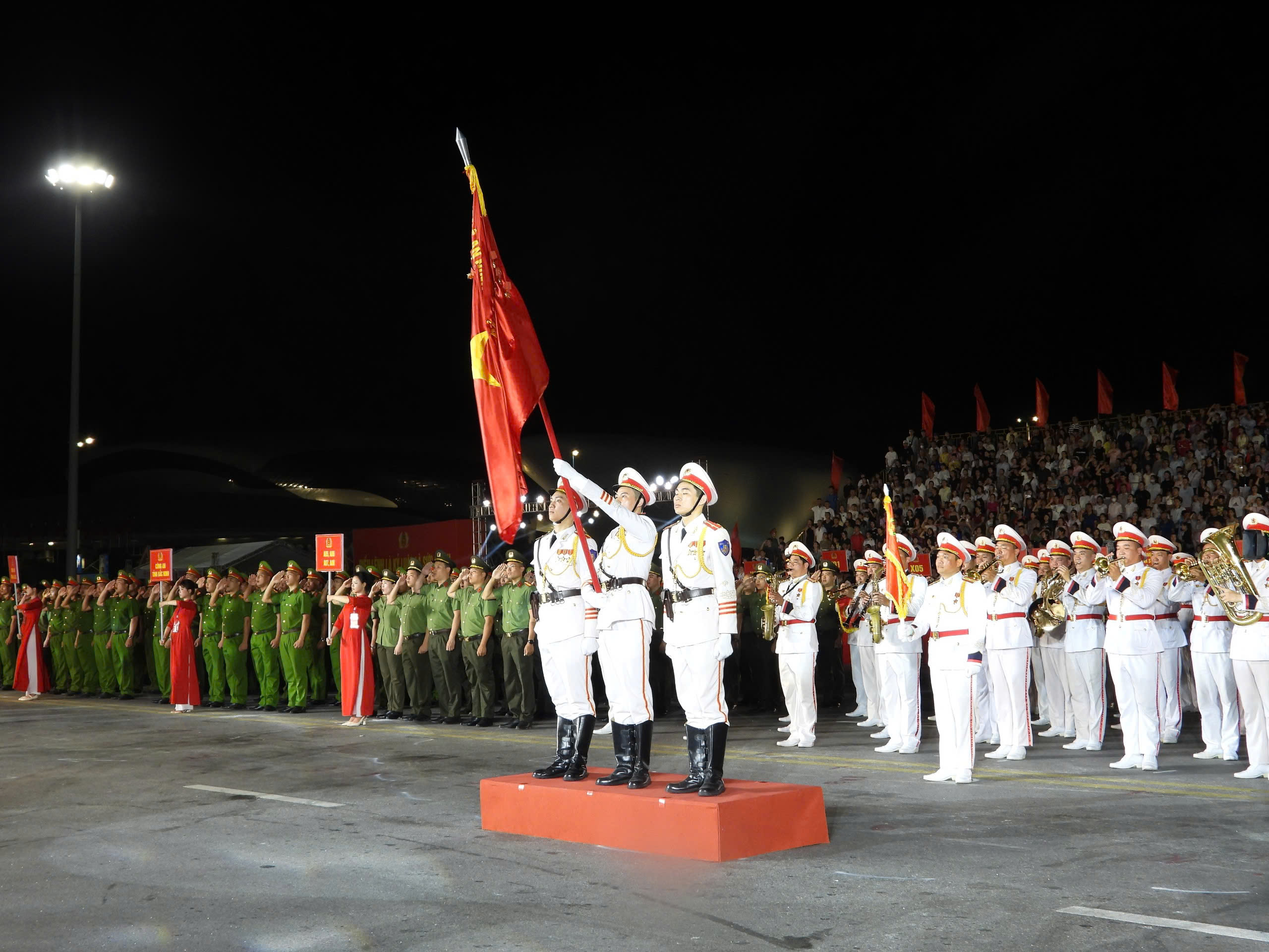Mãn nhãn với màn trình diễn kỹ thuật, võ thuật, chiến thuật của lực lượng Công an nhân dân
