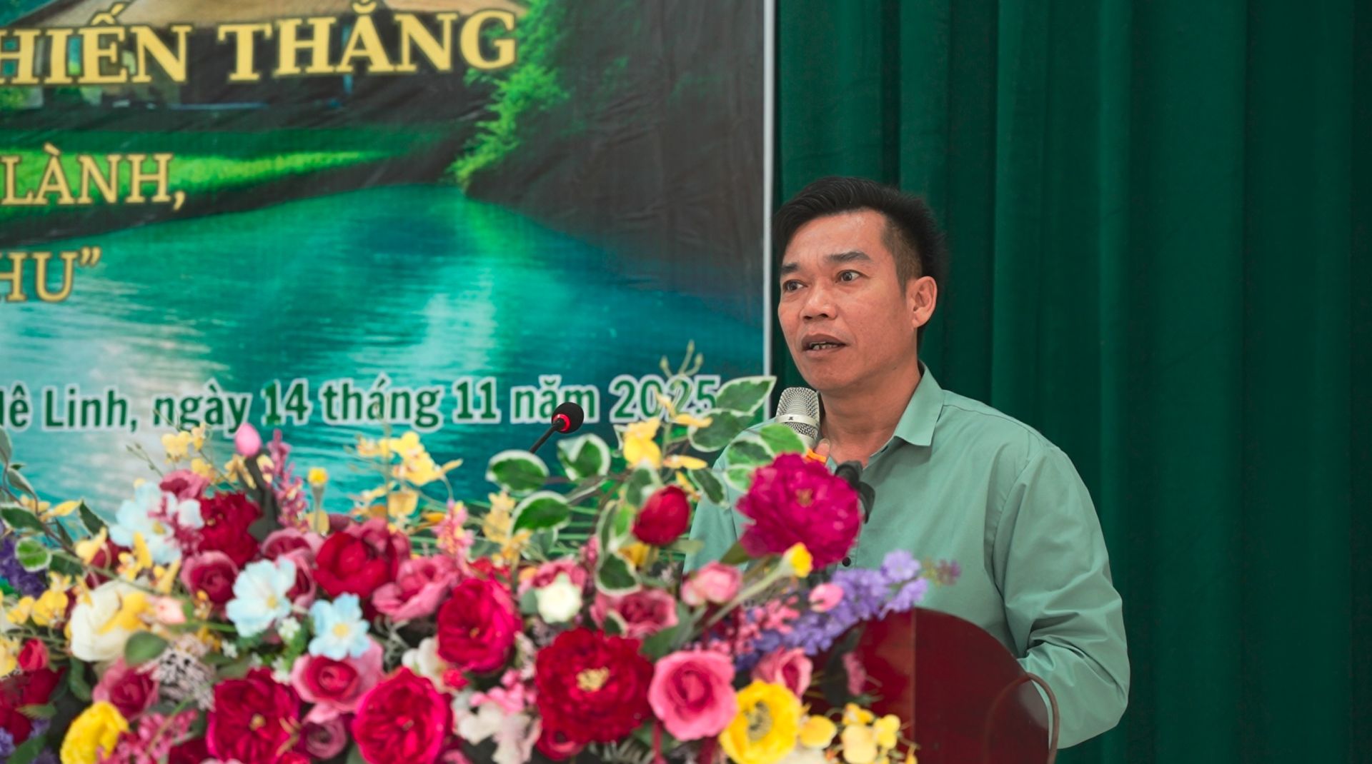 &Ocirc;ng Đ&agrave;m Văn Đua, Gi&aacute;m đốc Hợp t&aacute;c x&atilde; Dịch vụ tổng hợp Đ&ocirc;ng Cao (x&atilde; M&ecirc; Linh, H&agrave; Nội).