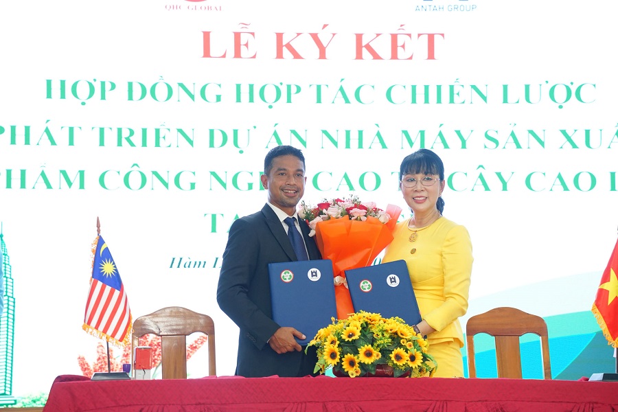 &Ocirc;ng Tunku Khairun Zaim, Chủ tịch Tập đo&agrave;n Antah, Malaysia k&yacute; kết hợp t&aacute;c với QHC Group